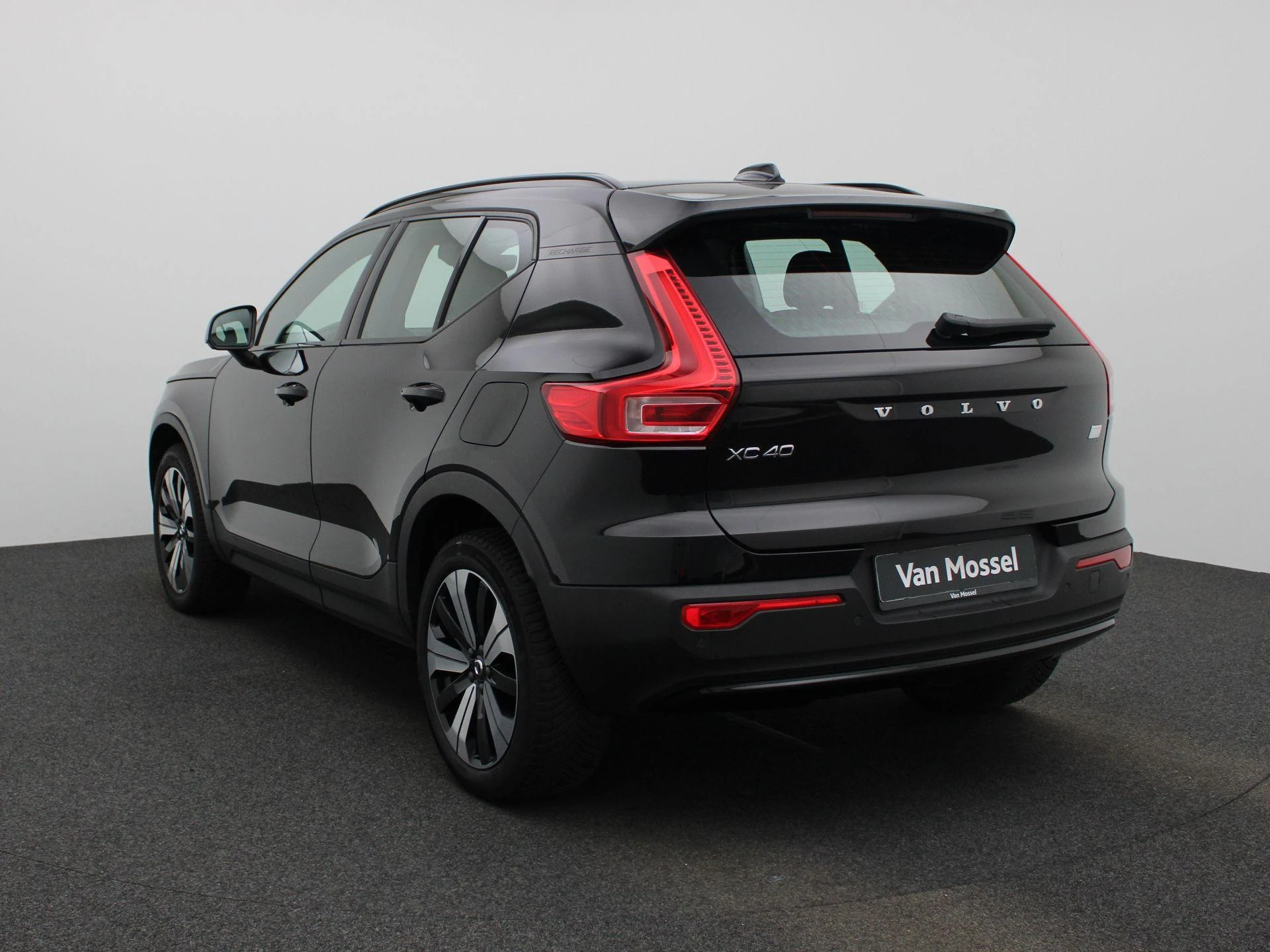 Volvo-XC40-image-1