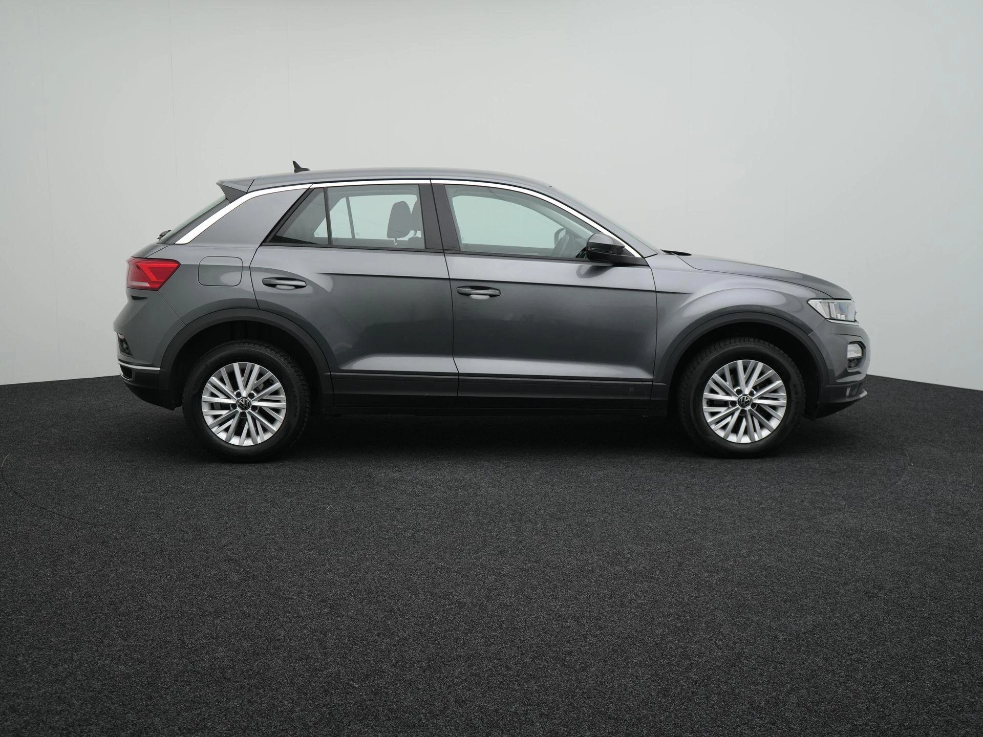 Volkswagen-T-Roc-image-5