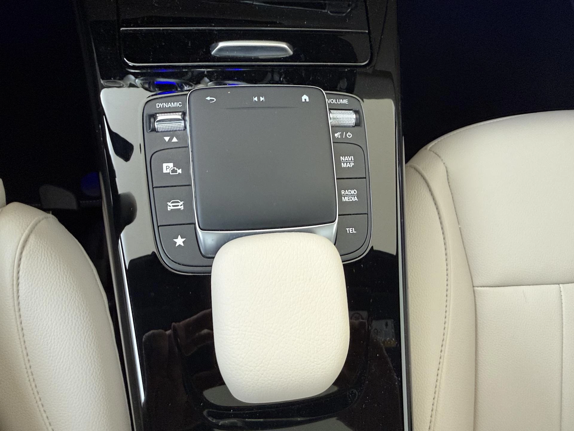 Mercedes-Benz-CLA-image-20