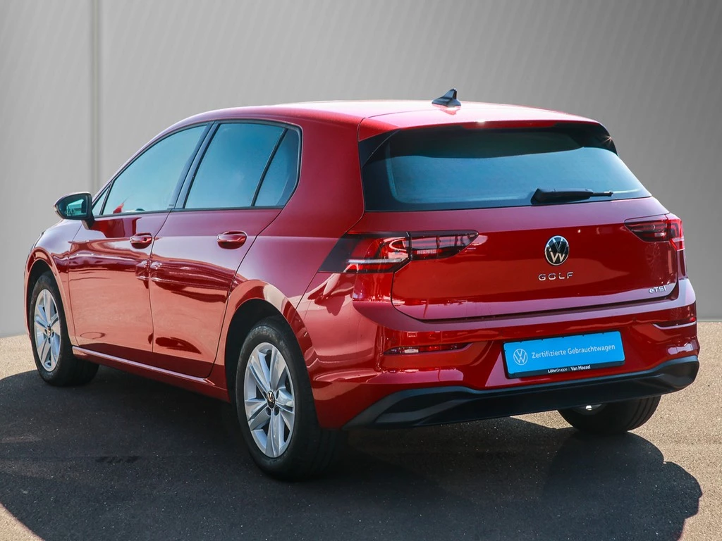 Volkswagen Golf VIII 1.5 eTSI DSG Life Pano, AHK, VWG