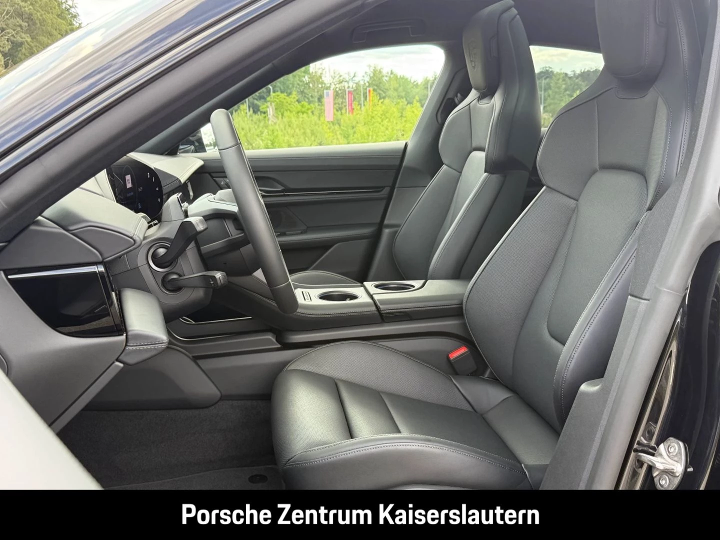 Porsche Taycan Black Edition InnoDrive HA-Lenkung HeadUp black edition