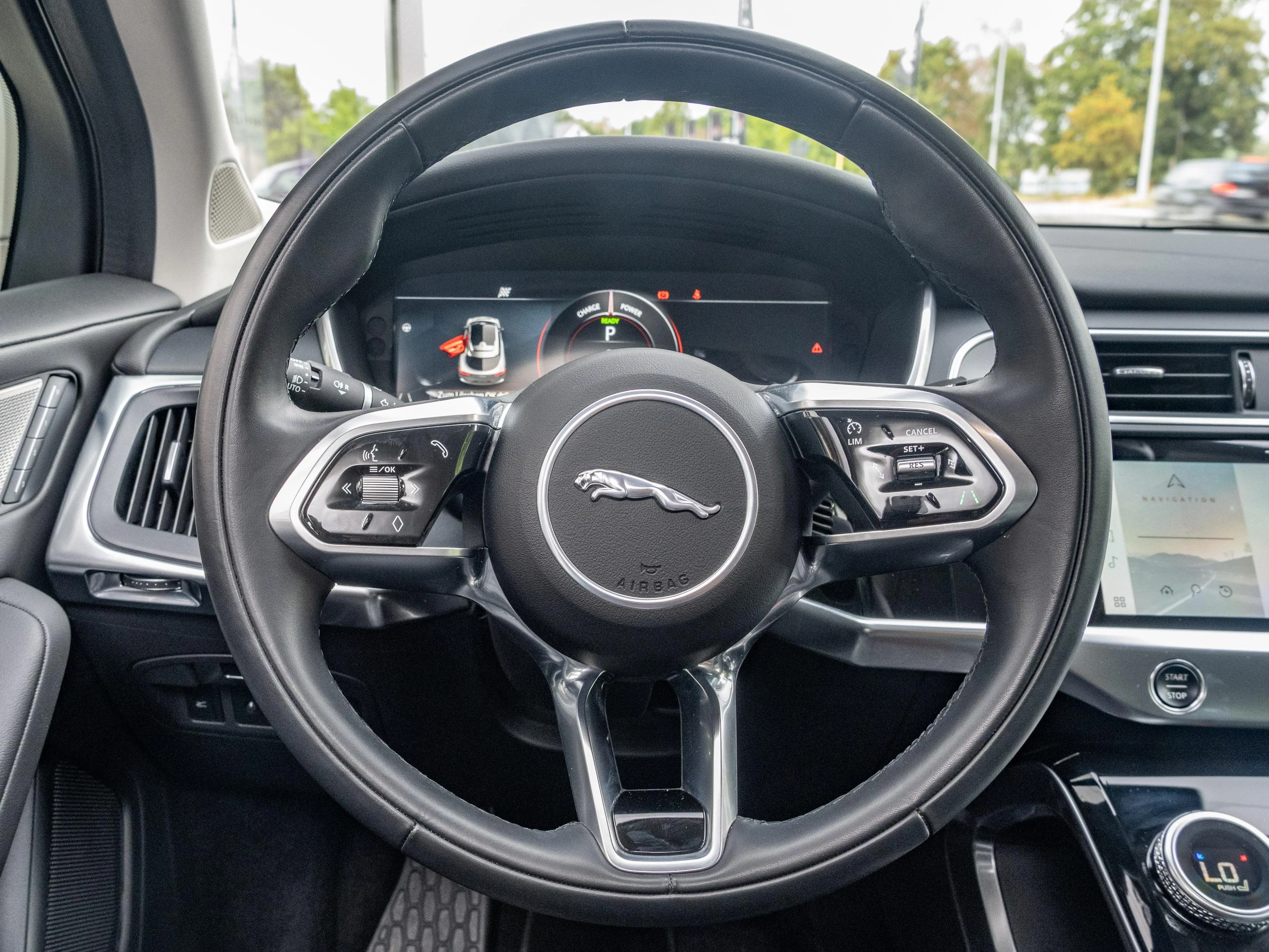 Jaguar-I-PACE-image-17