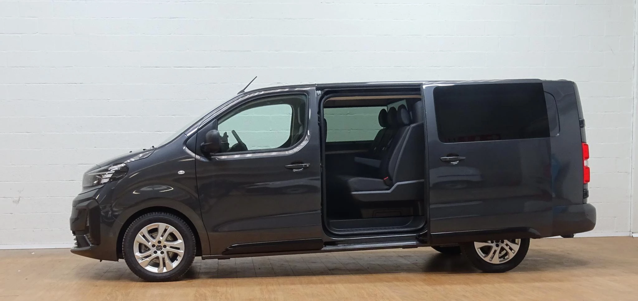 Opel Vivaro 2.0 BlueHDi 180 S&S EAT8 €6.4 DC L3H1