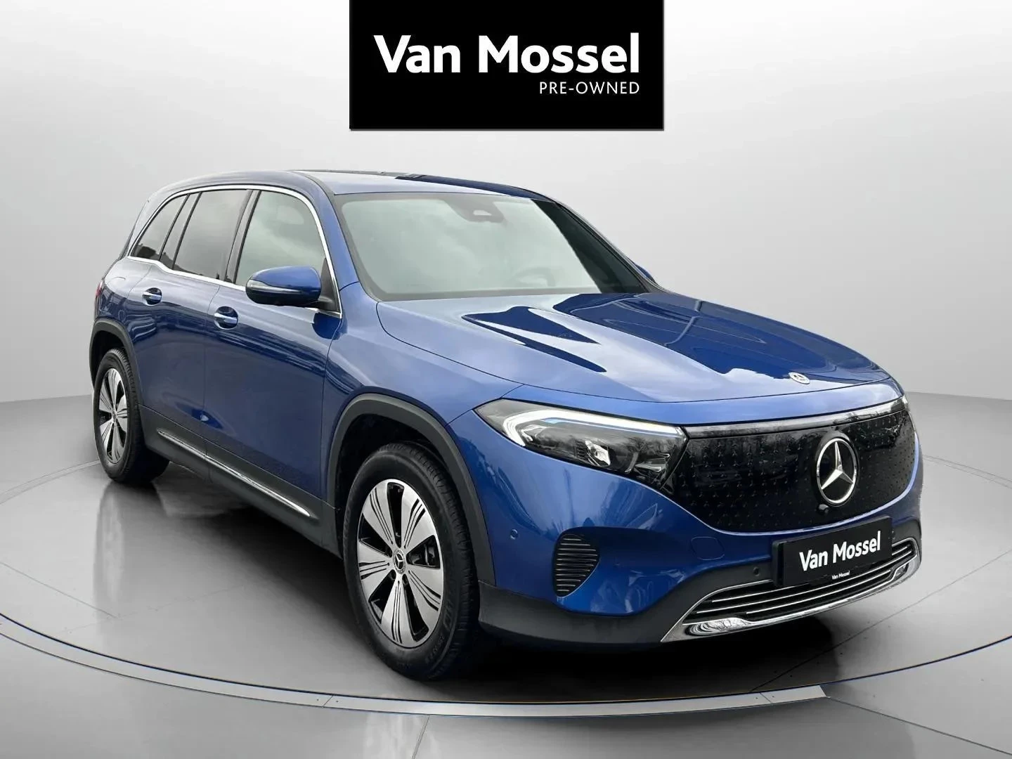 Mercedes-Benz-EQB-image-2