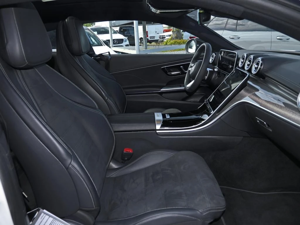 Mercedes-Benz-CLE 200-image-11