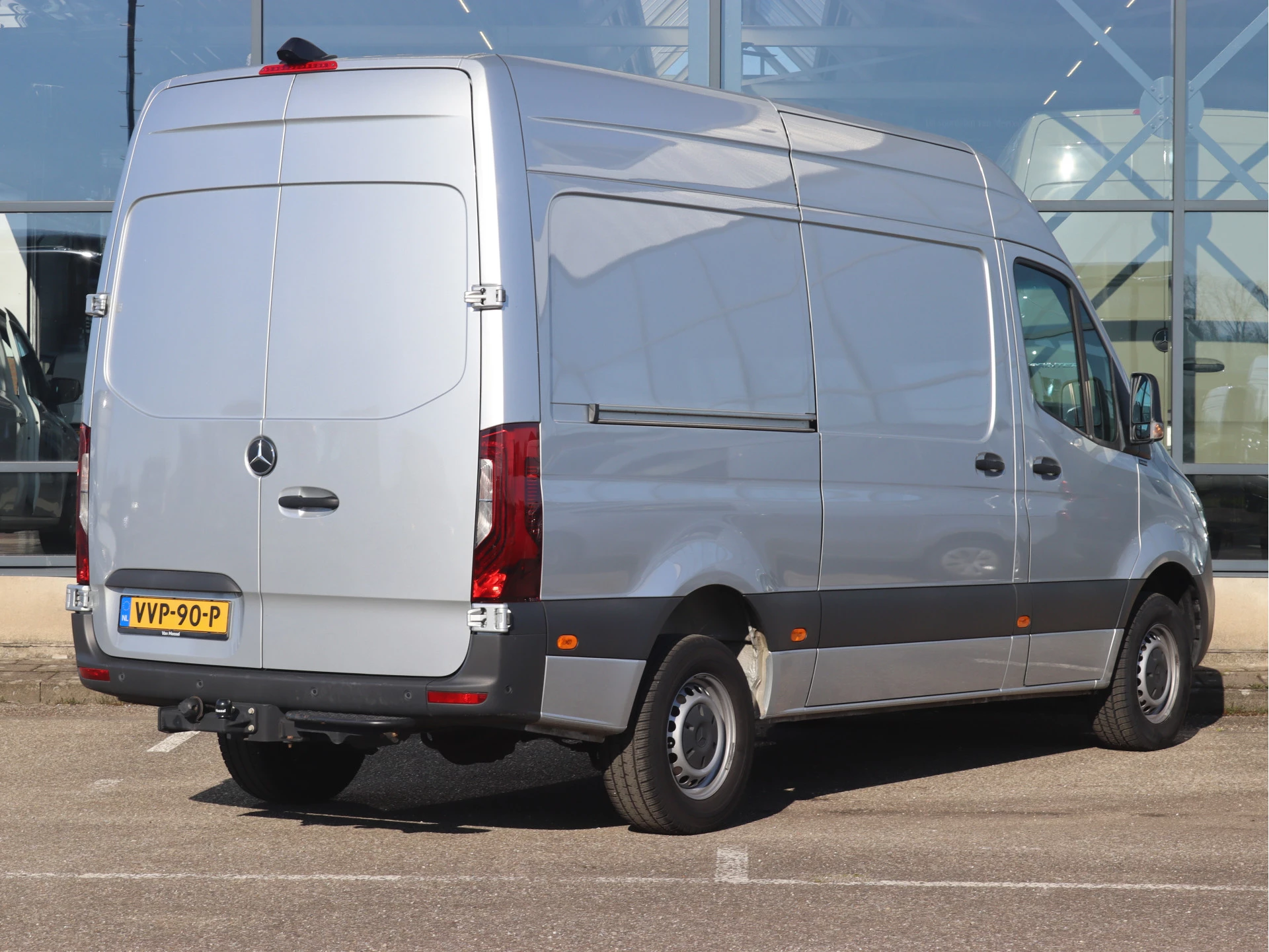 Mercedes-Benz-Sprinter-image-1