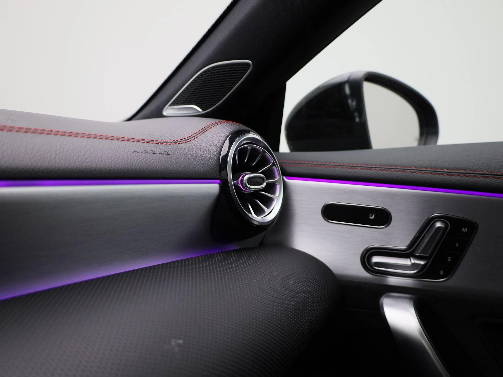 Mercedes-Benz-CLA-image-31