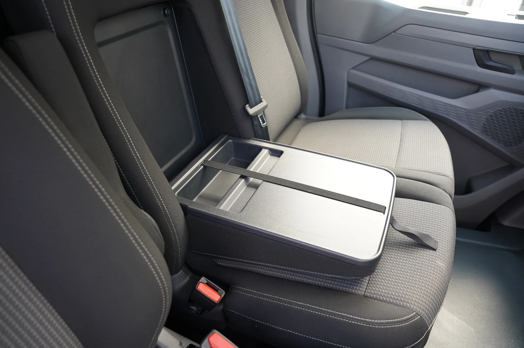 Volkswagen-Transporter-image-34