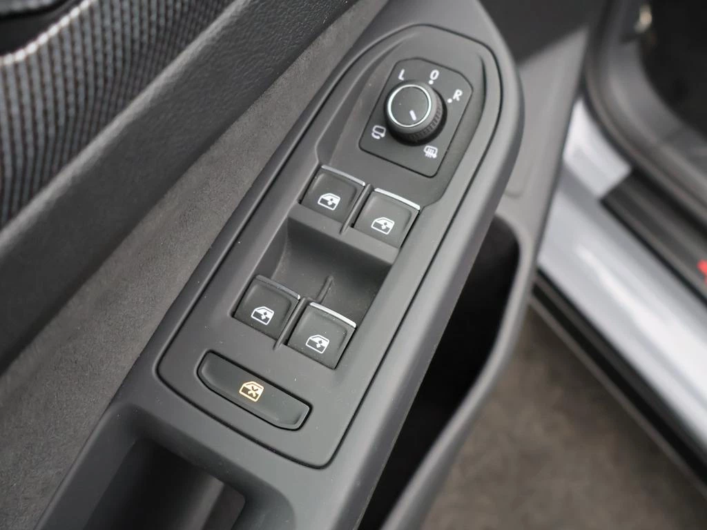 Volkswagen-Golf-image-21