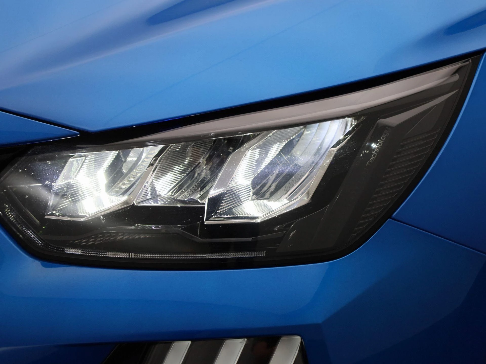 Peugeot 208 - 13