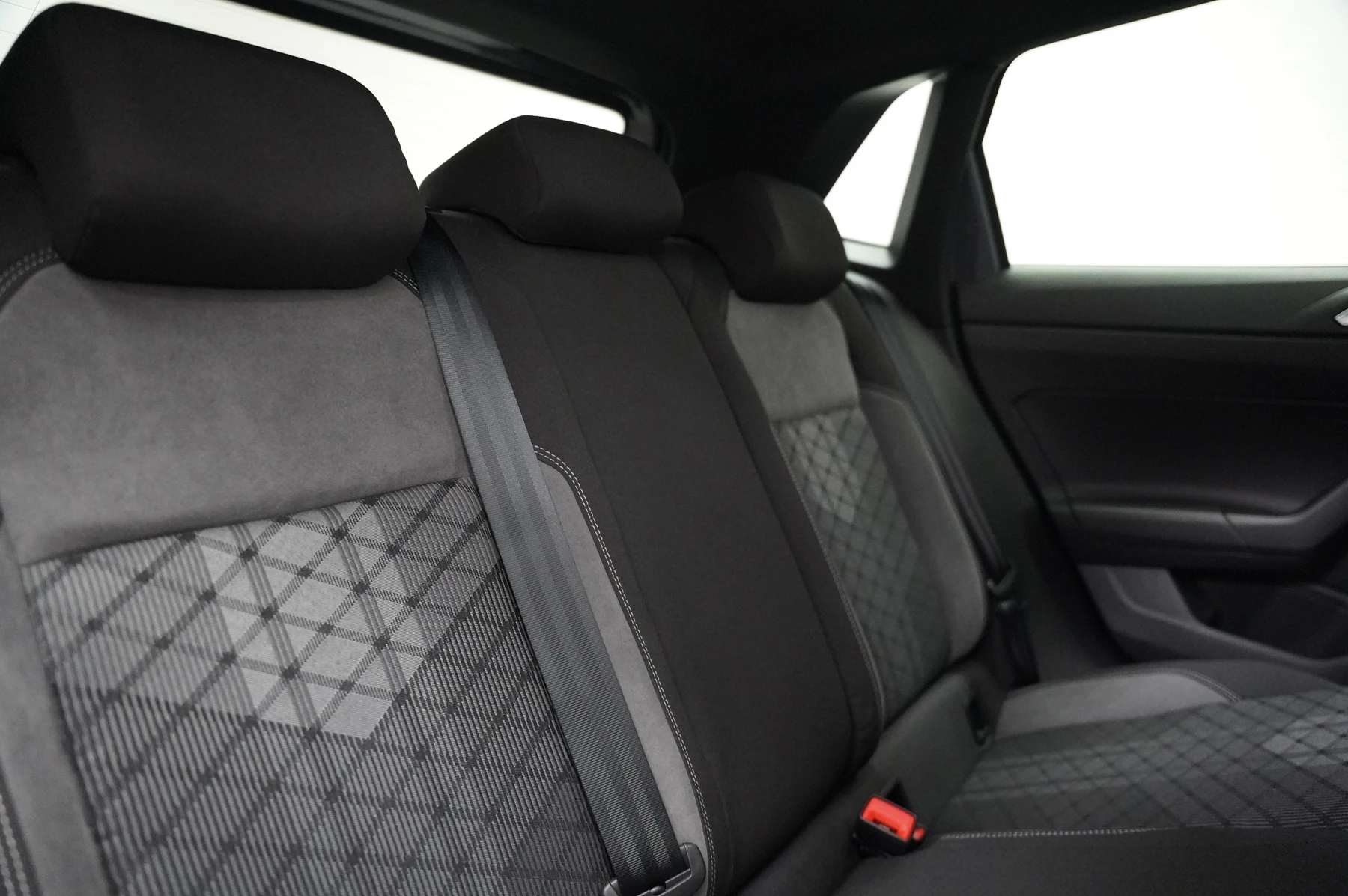 Volkswagen-Polo-image-12