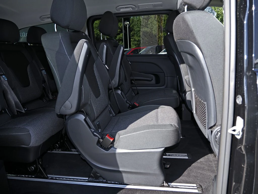Mercedes-Benz-V-Klasse 220-image-11