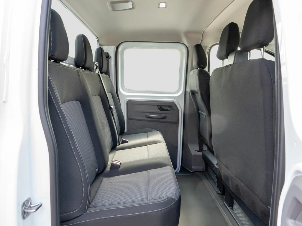 Volkswagen-Transporter-image-9