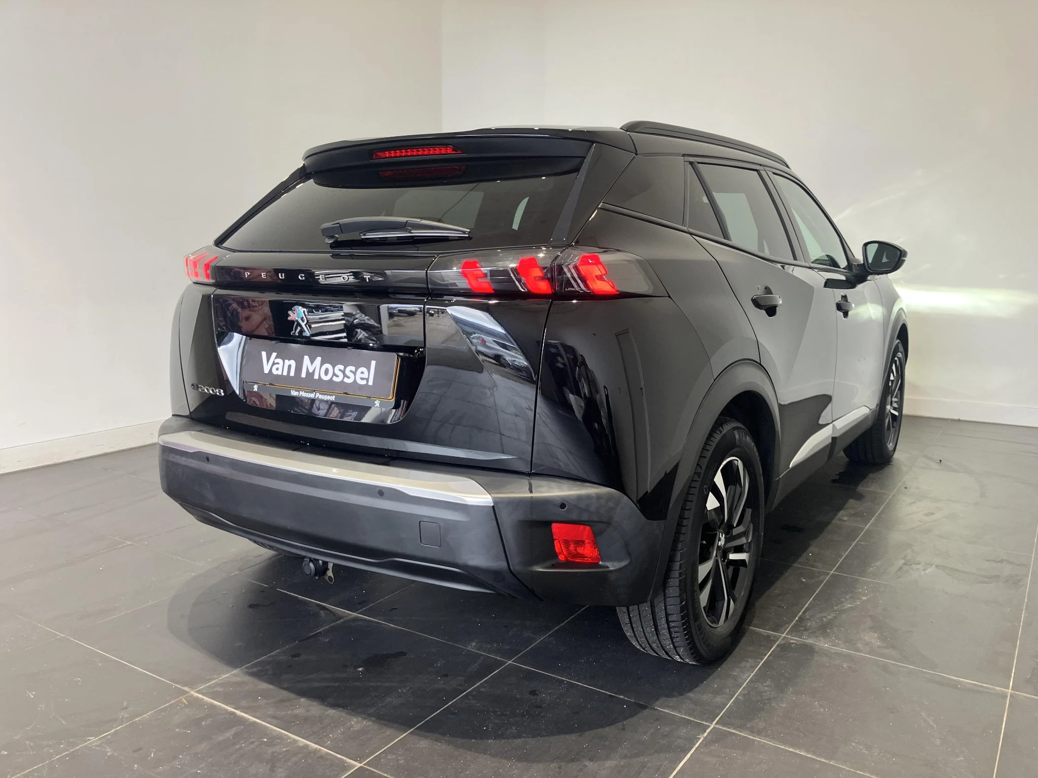 Peugeot-e-2008-image-8