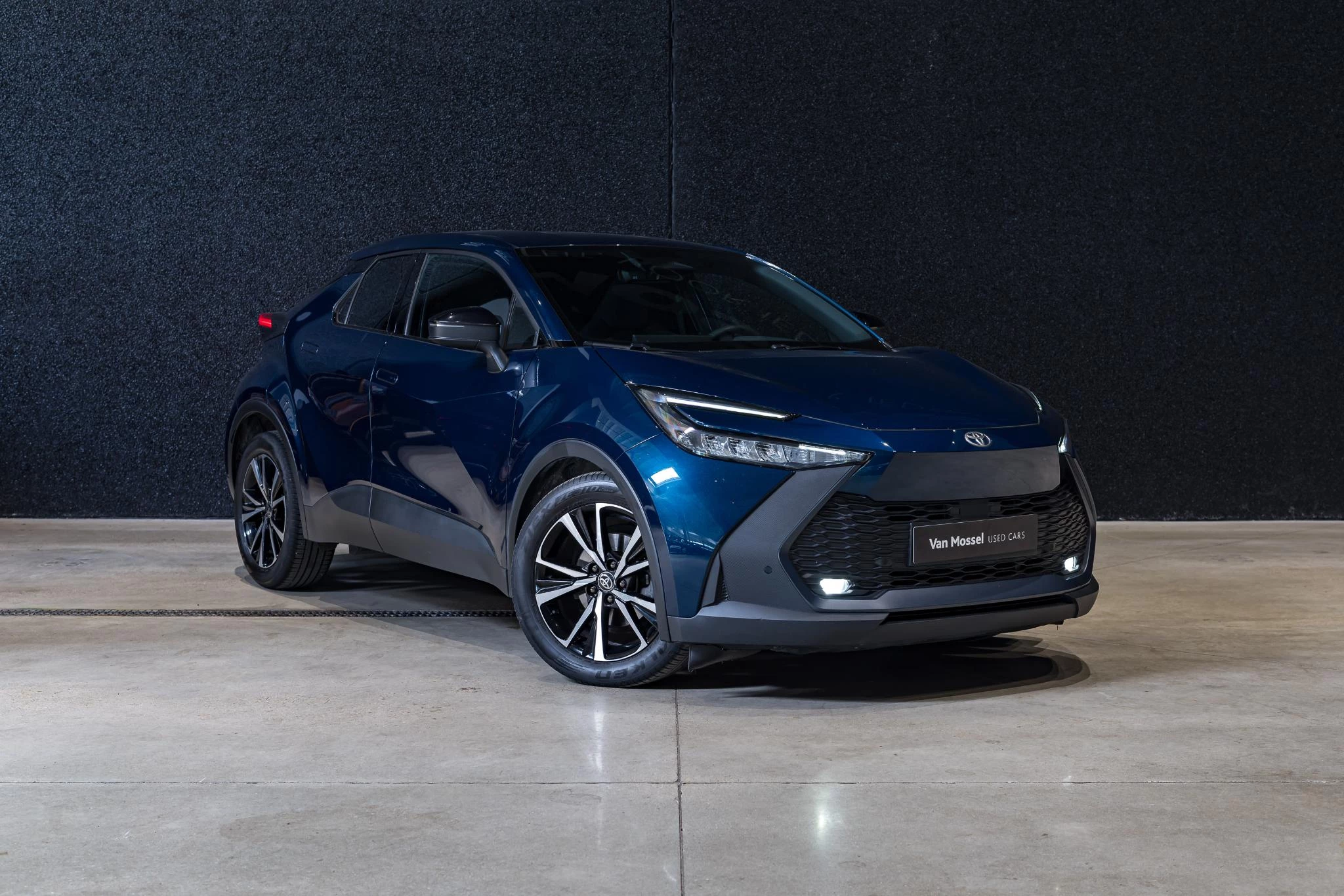 Toyota C-HR 1.8 VVT i-Hybrid C-Lub Mono-Tone E-CVT