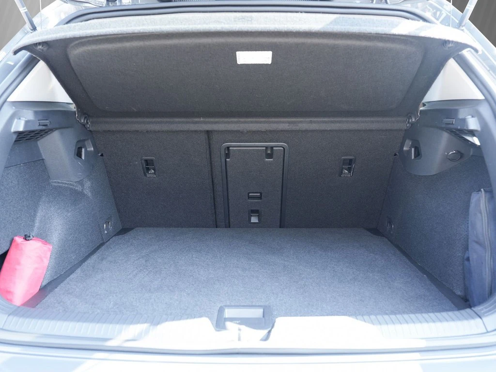 Volkswagen-Golf-image-5