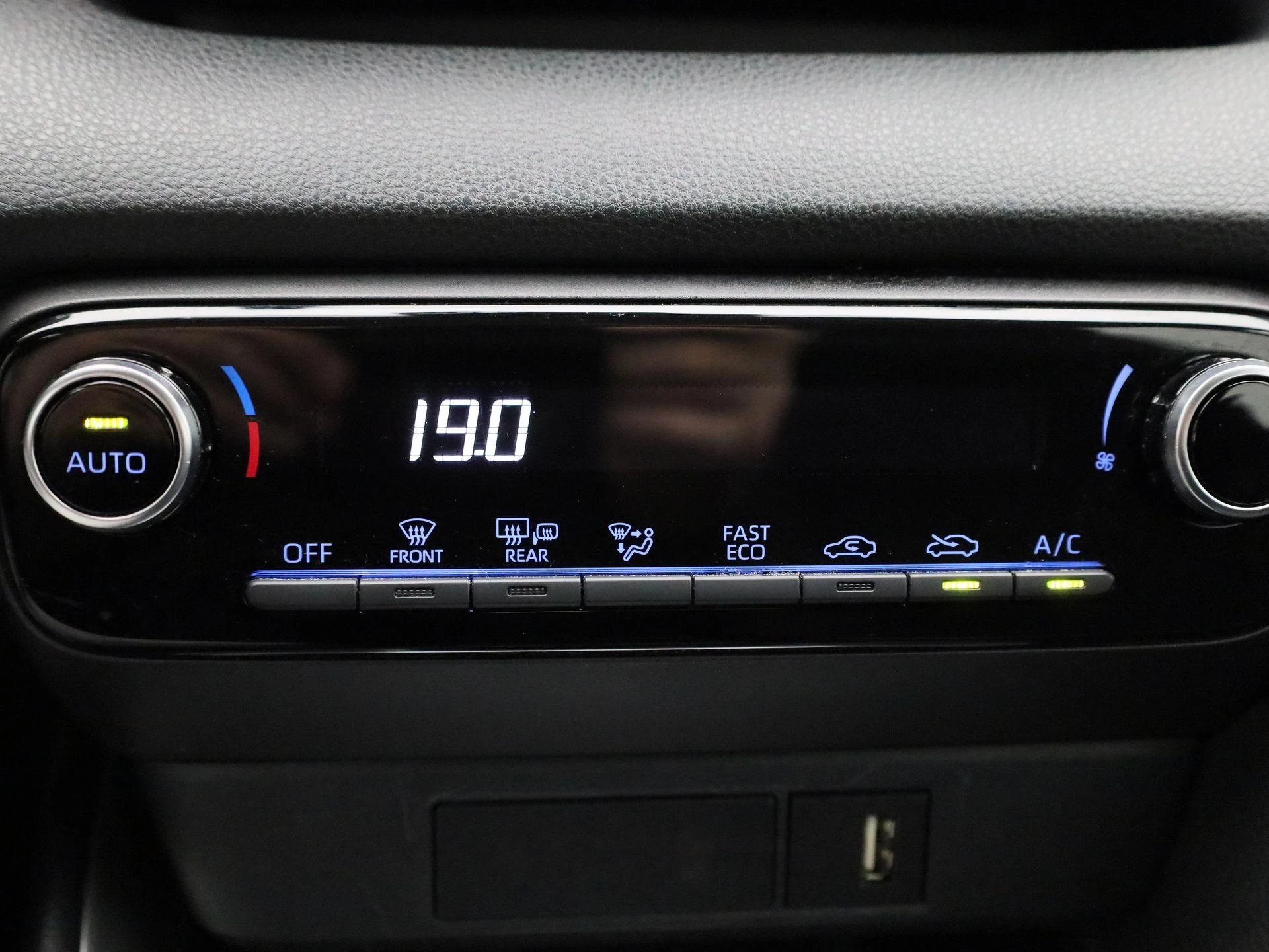 Toyota-Yaris-image-18