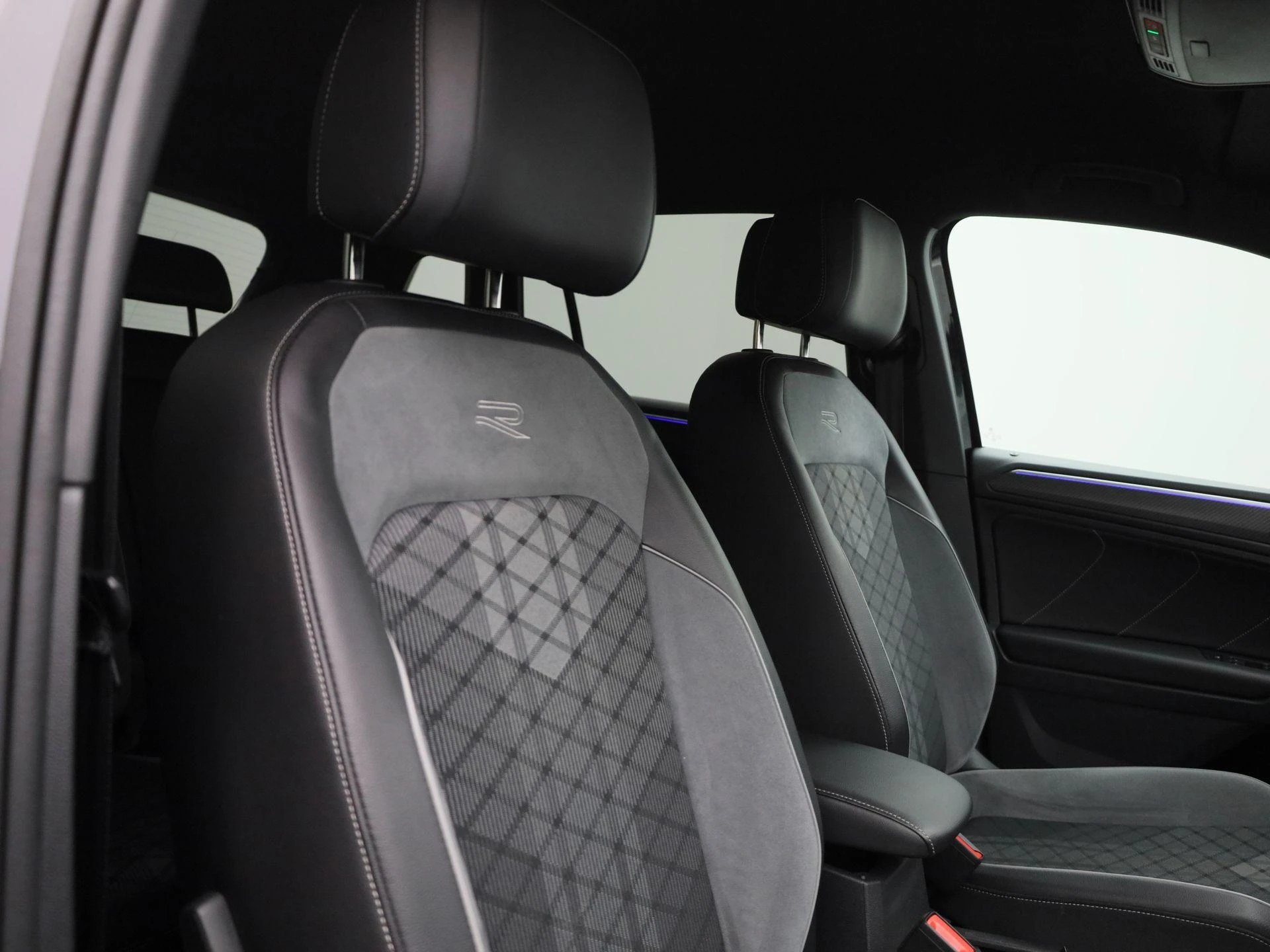 Volkswagen-Tiguan-image-38