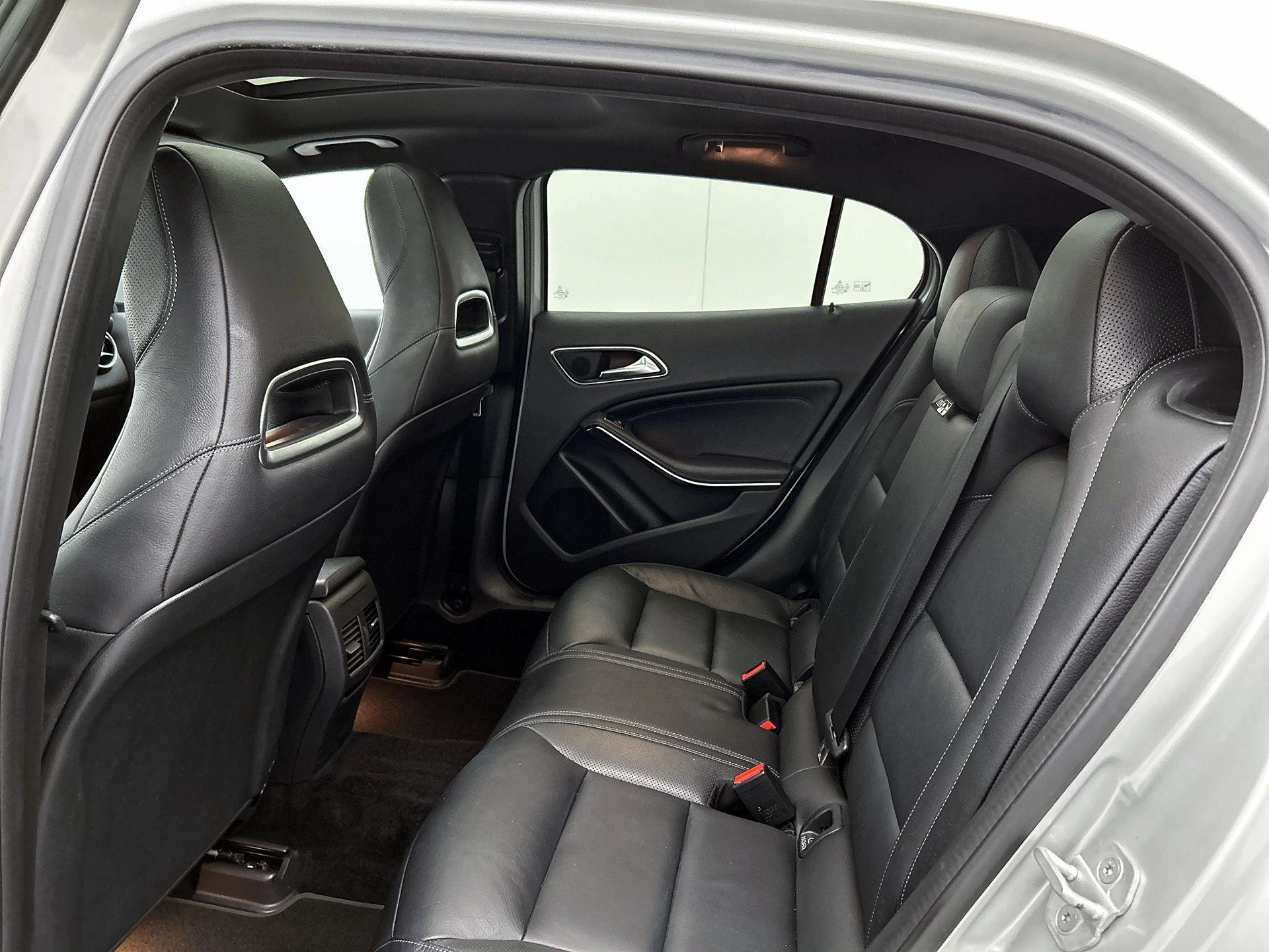 Mercedes-Benz-GLA-image-26