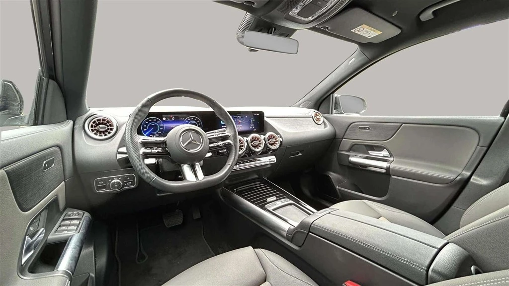 Mercedes-Benz-EQA-image-11
