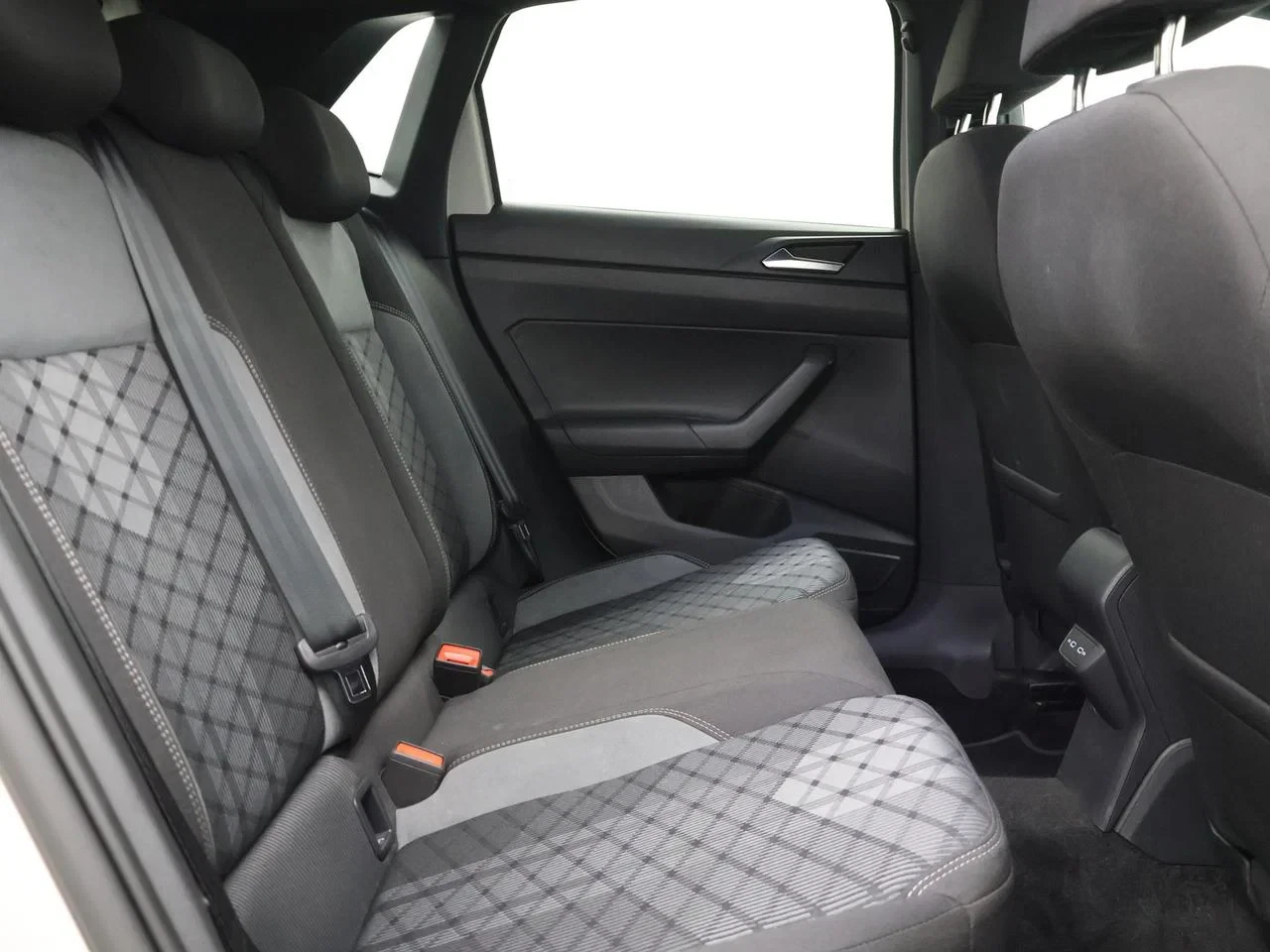 Volkswagen-Polo-image-16