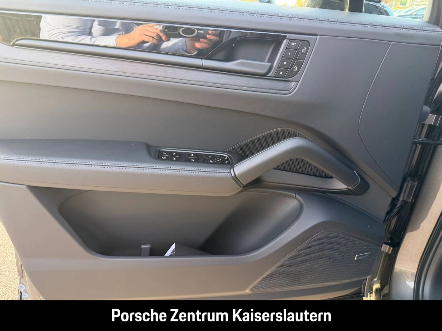 Porsche Cayenne E-Hybrid Black Edition HA-Lenkung 21-Zol black edition