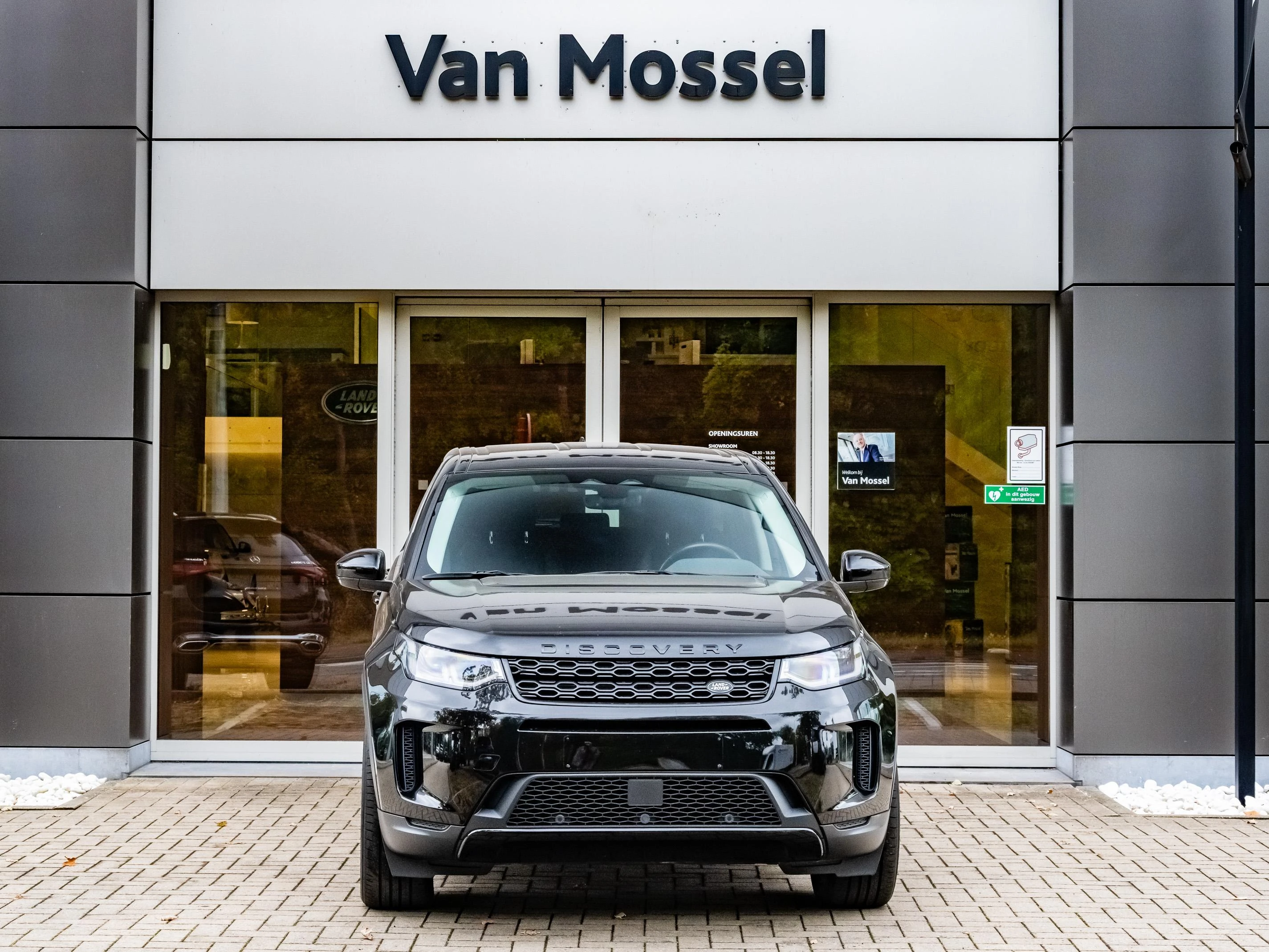 Land Rover-Discovery Sport-image-1