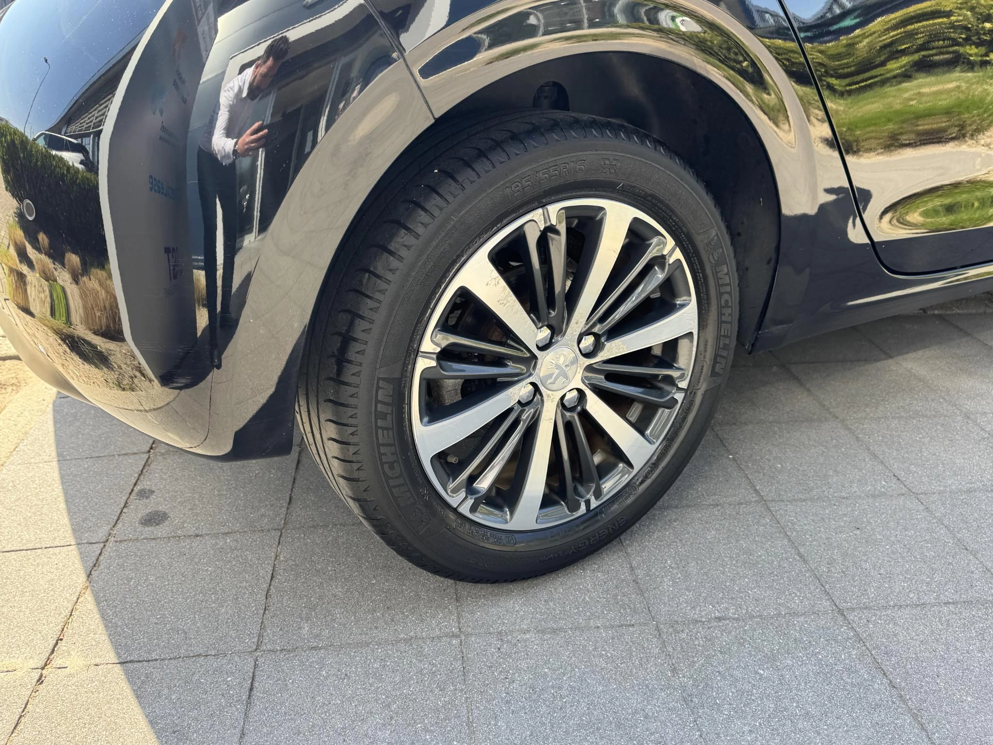 Peugeot-208-image-12