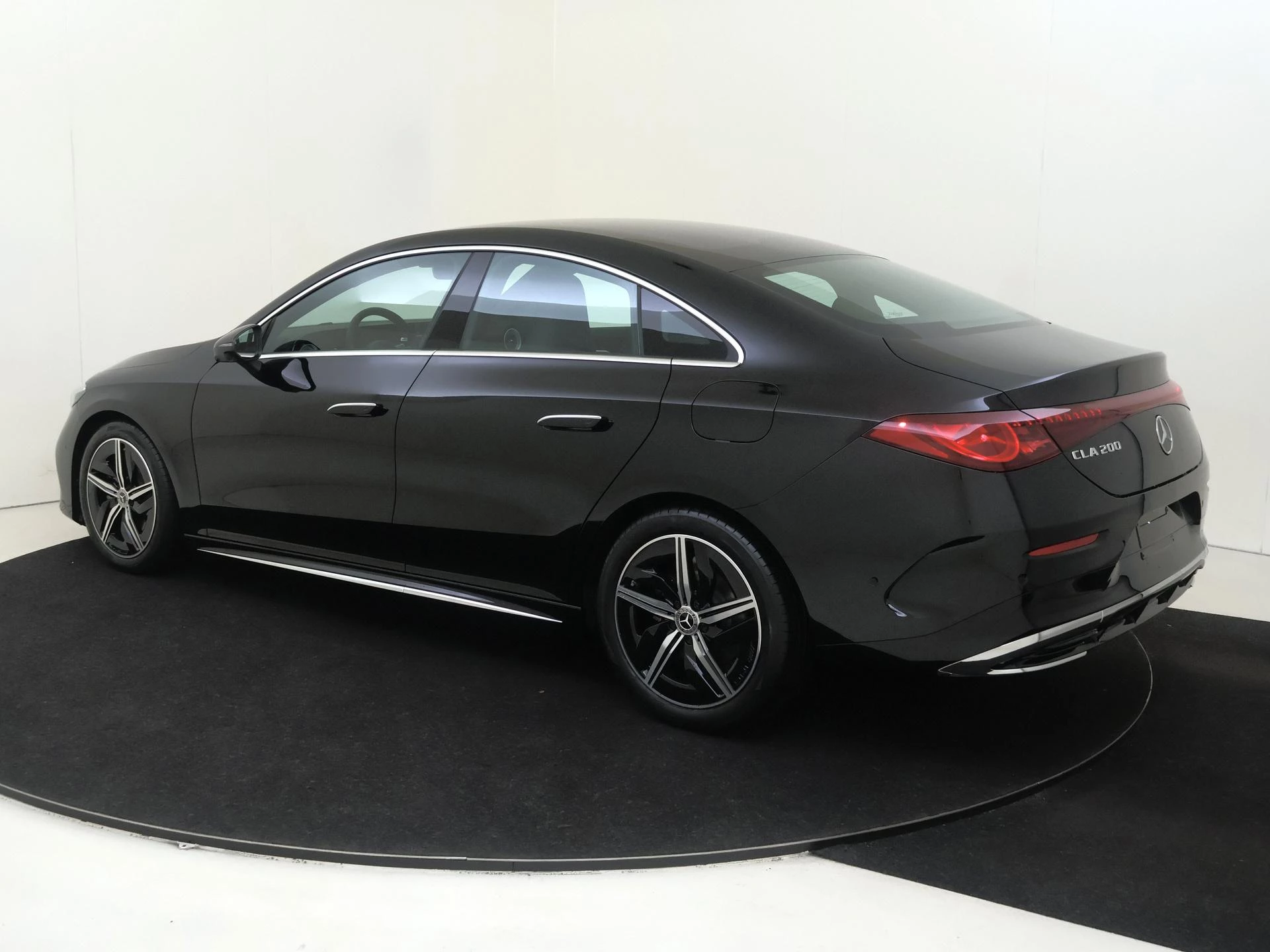 Mercedes-Benz-CLA-image-2