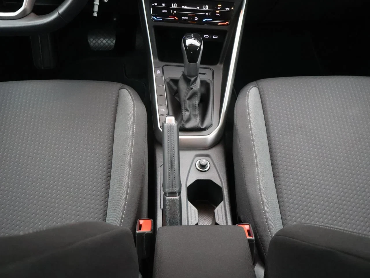 Volkswagen-Polo-image-16
