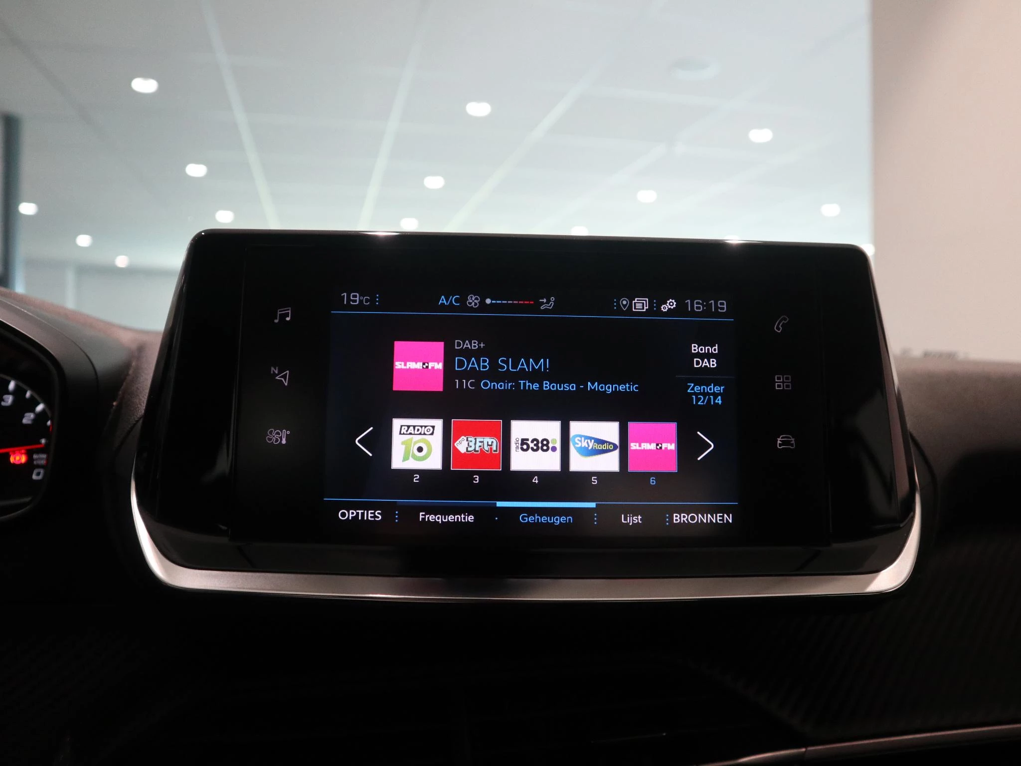 Peugeot-2008-image-17