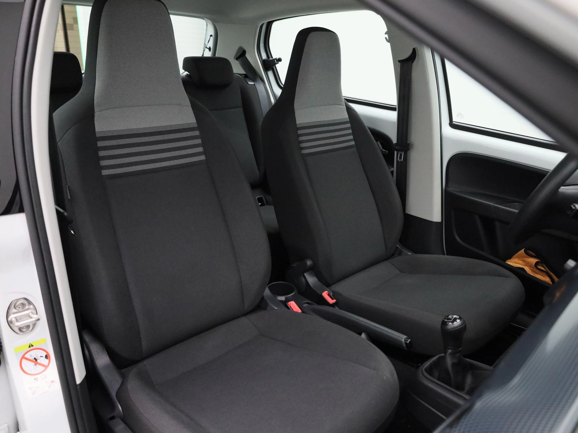 Volkswagen-up!-image-26