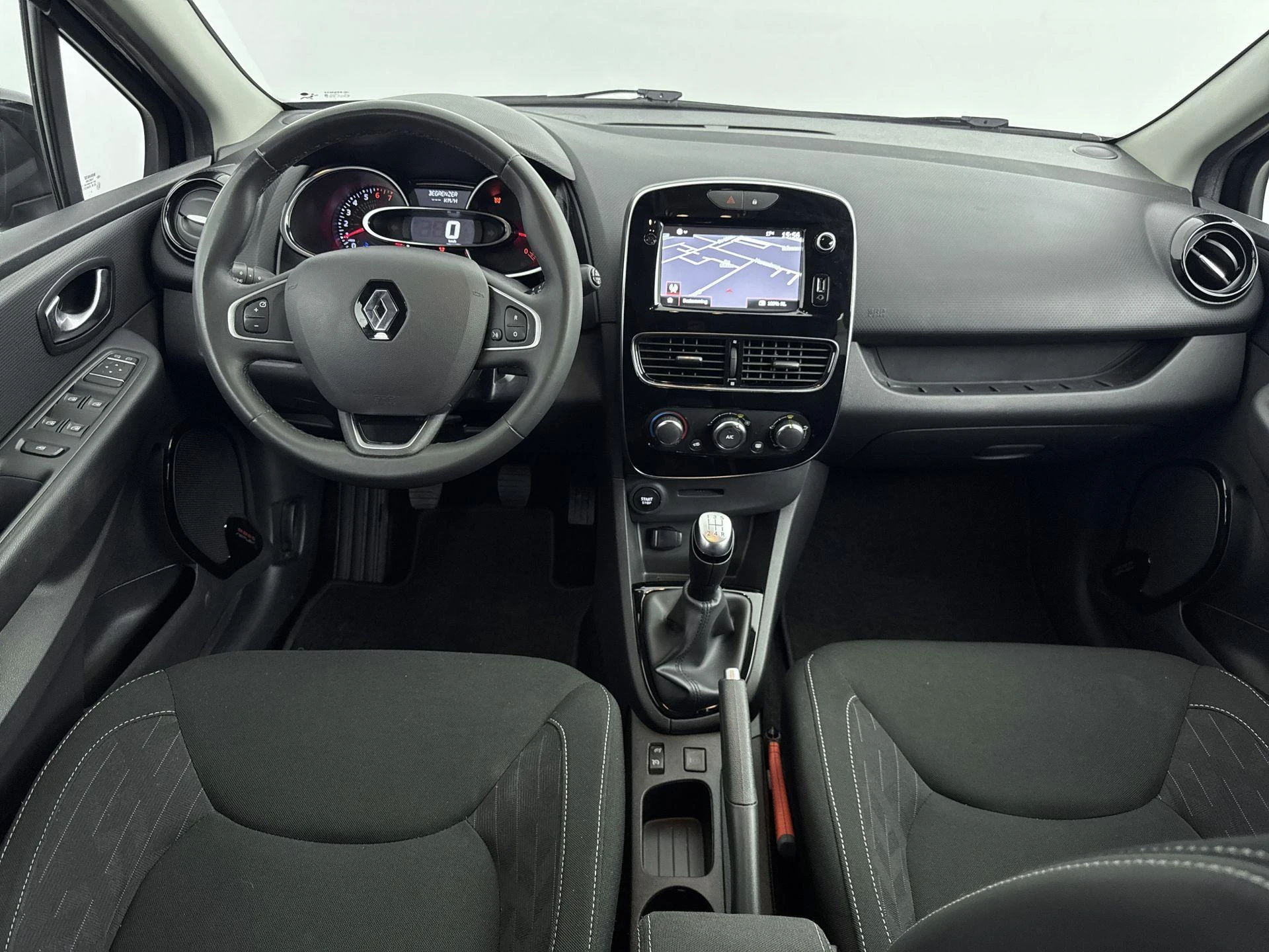 Renault-Clio-image-17