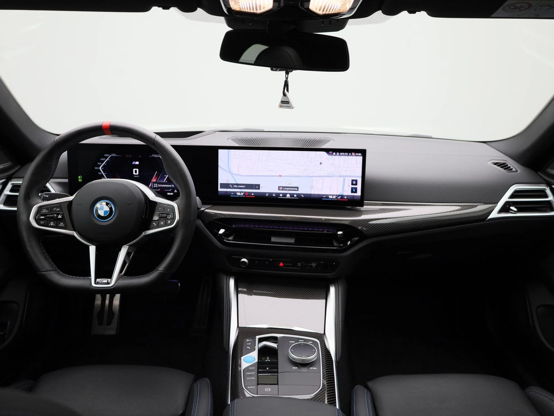 BMW-i4-image-55