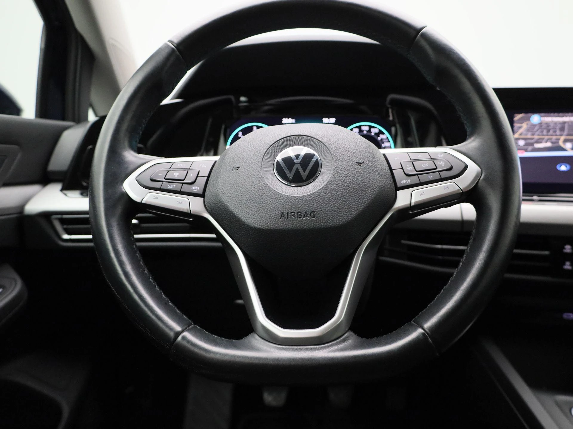 Volkswagen-Golf-image-8