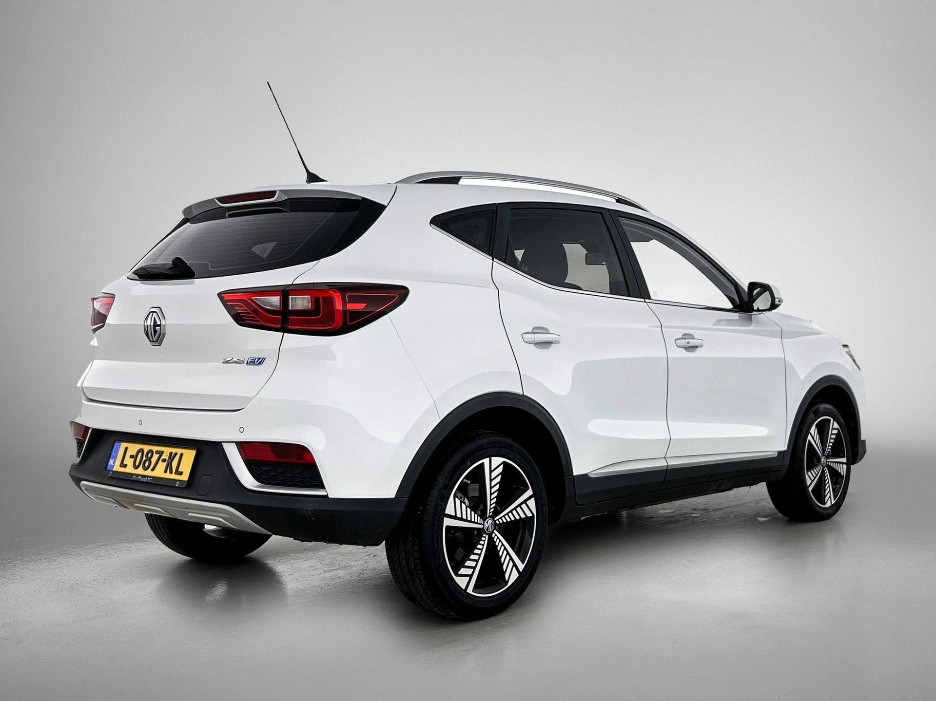 MG-ZS EV-image-3