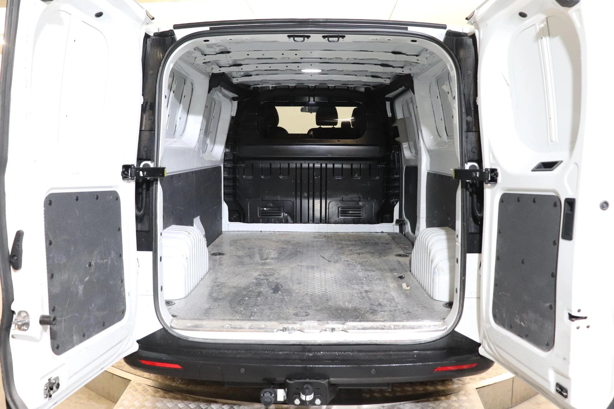 Maxus Deliver7 L1H1 77kWh