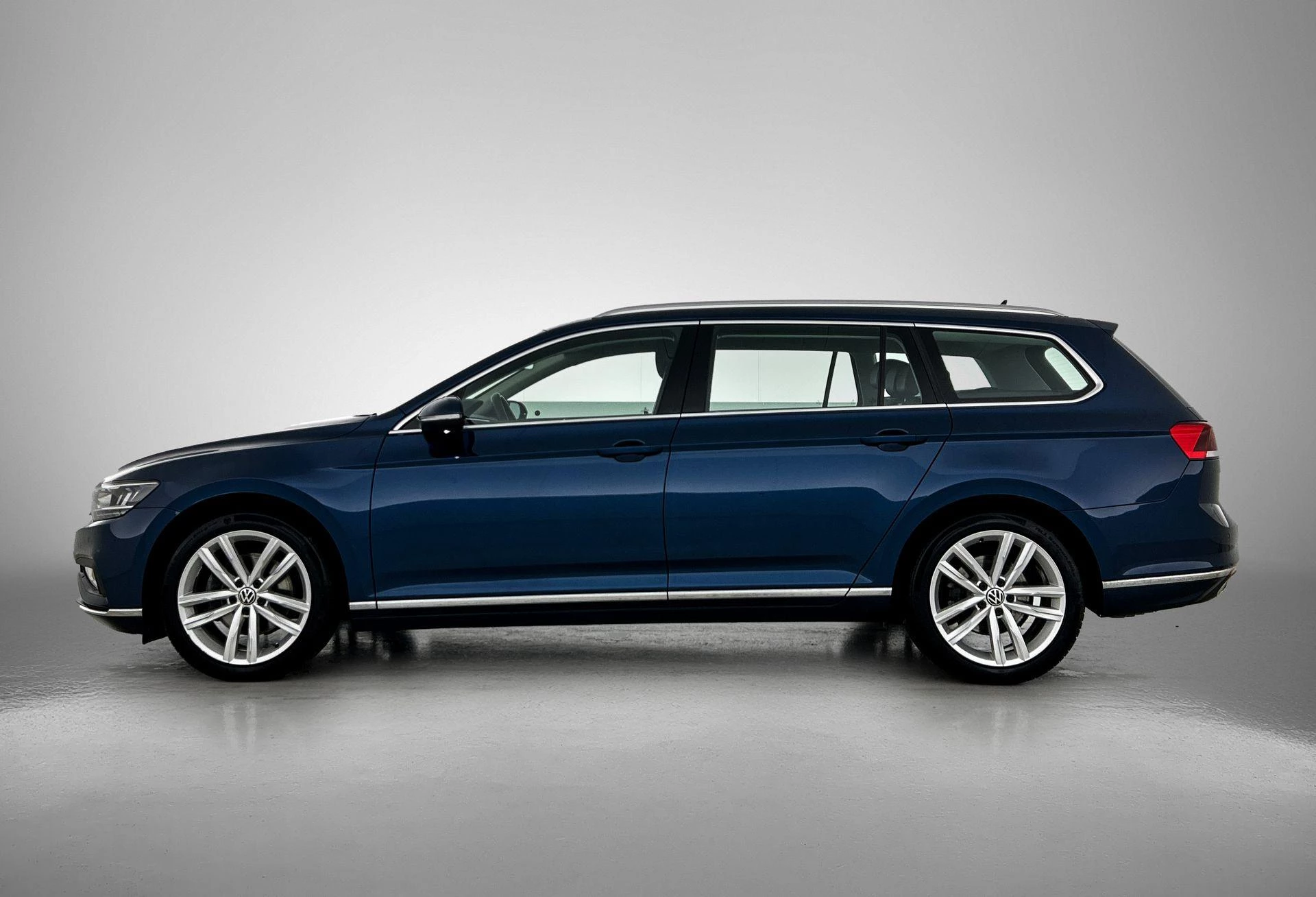 Volkswagen-Passat-image-1