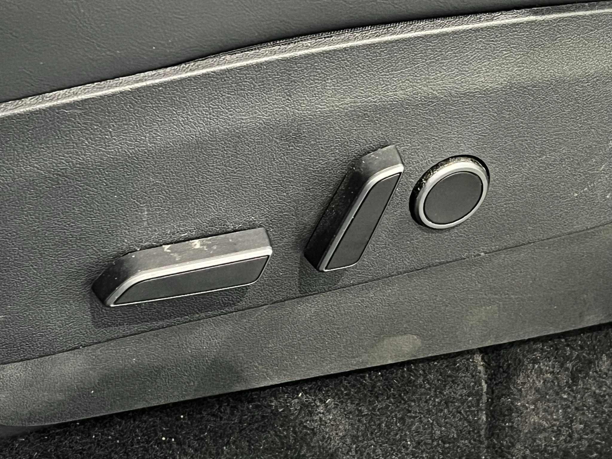 Tesla-Model Y-image-7