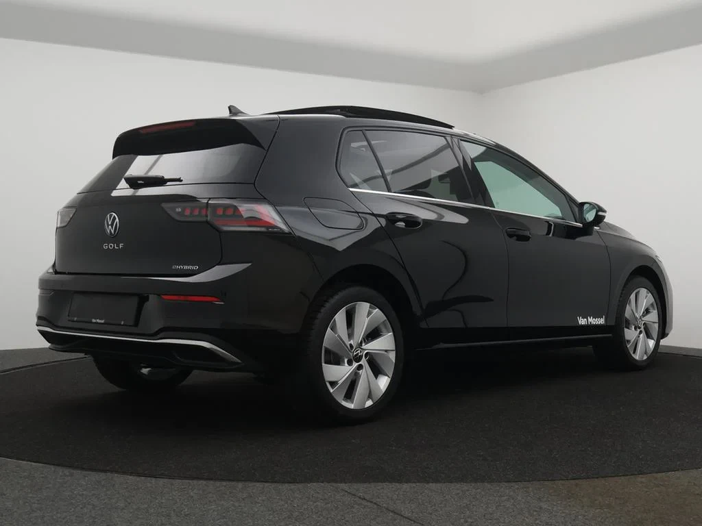 Volkswagen-Golf-image-1