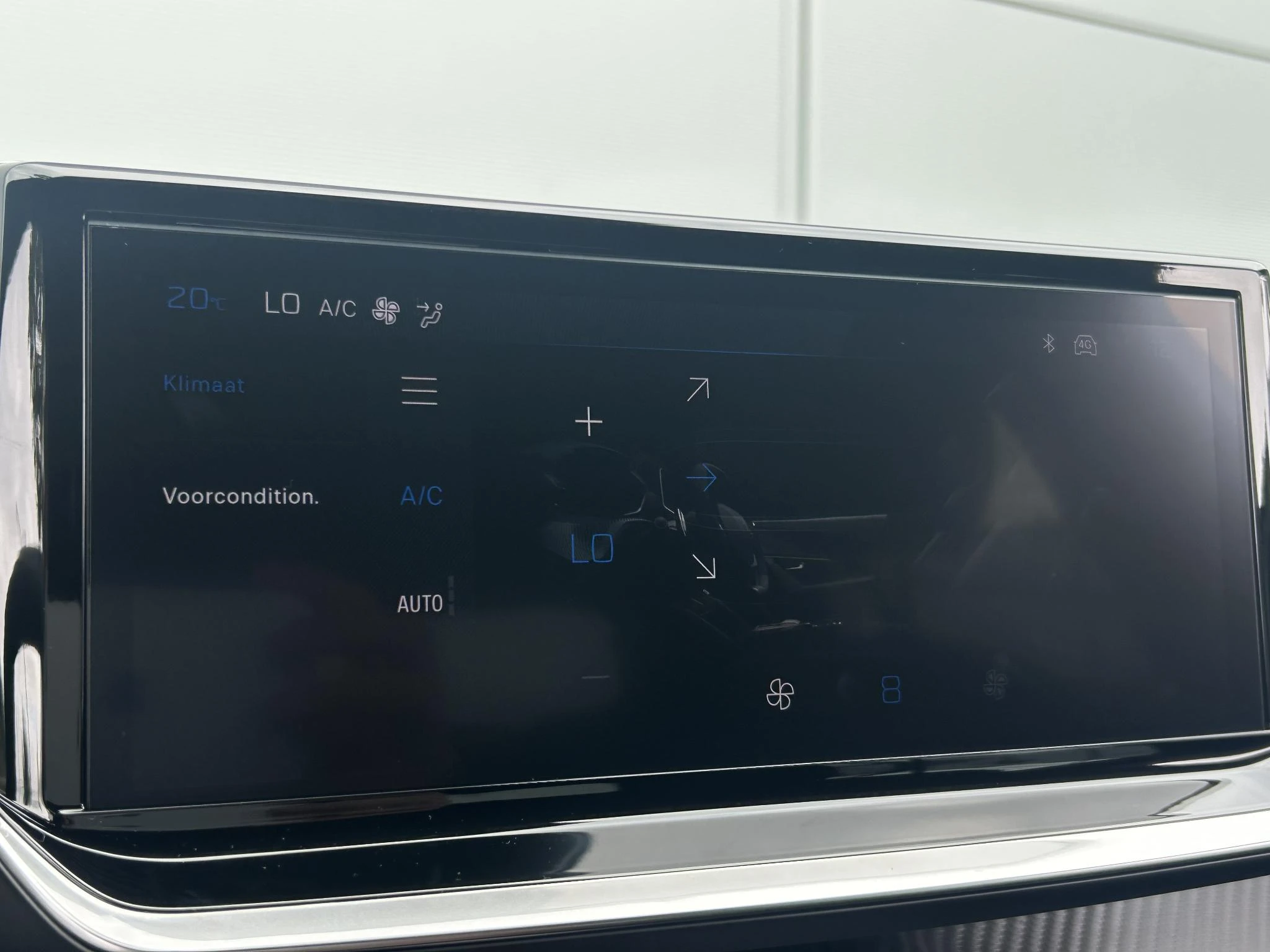 Peugeot-e-2008-image-14
