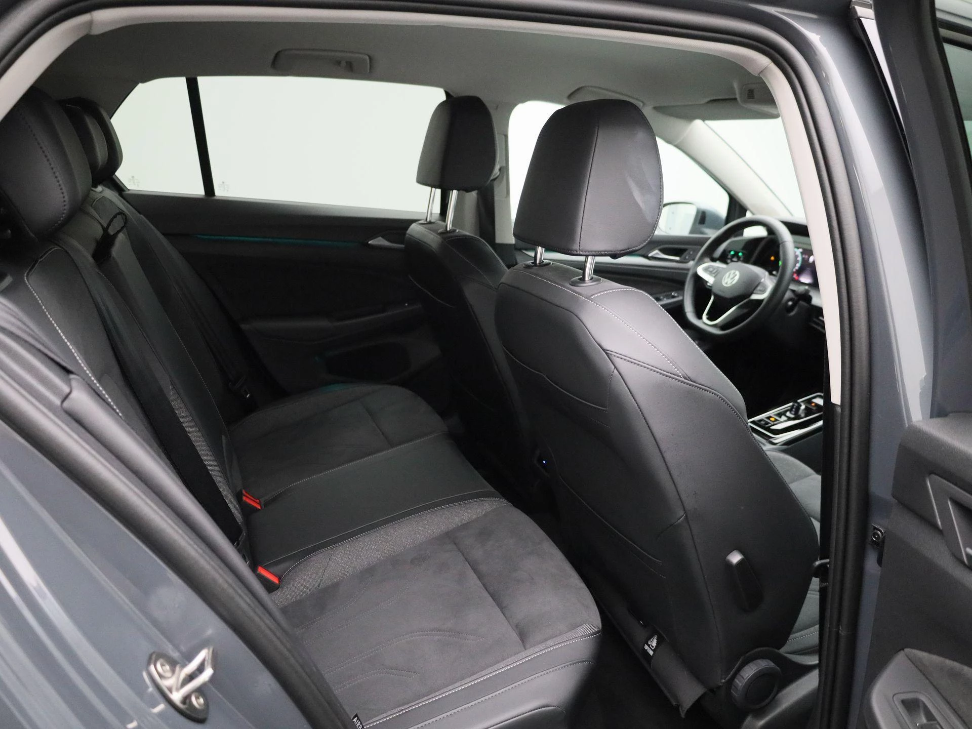 Volkswagen-Golf-image-40