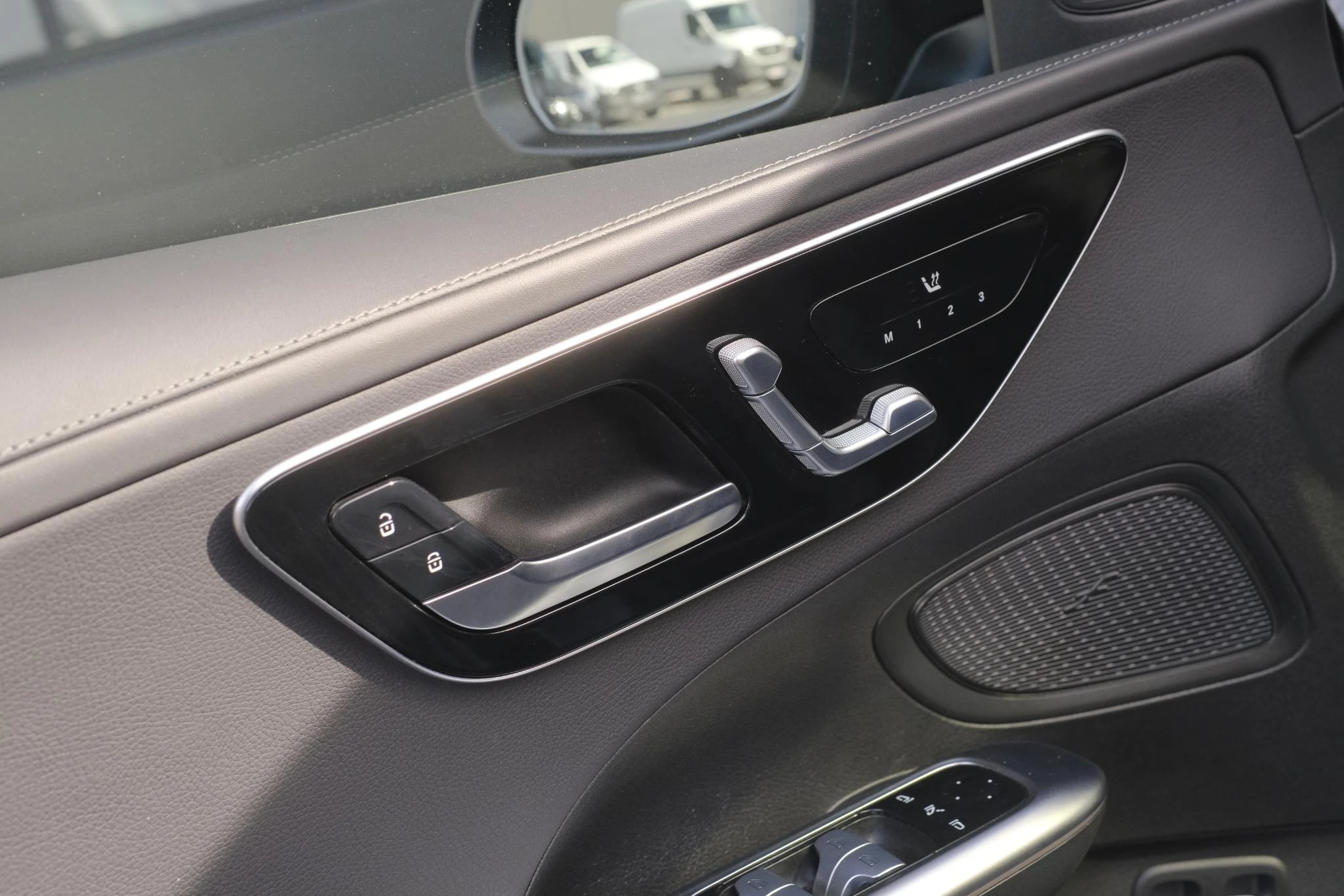 Mercedes-Benz-C-Klasse-image-20