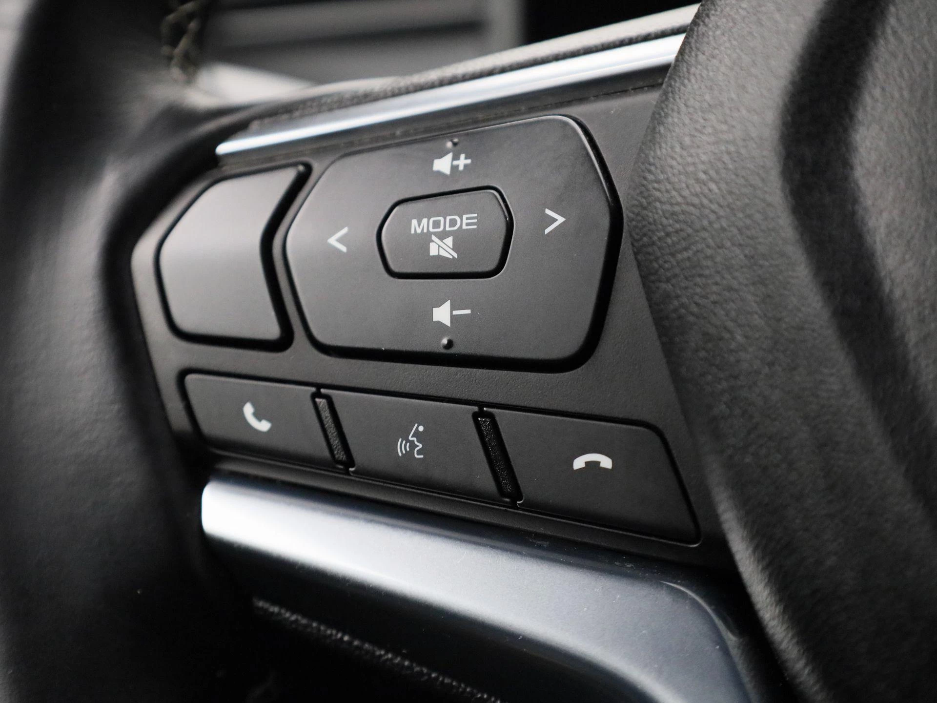 Isuzu-D-Max-image-23