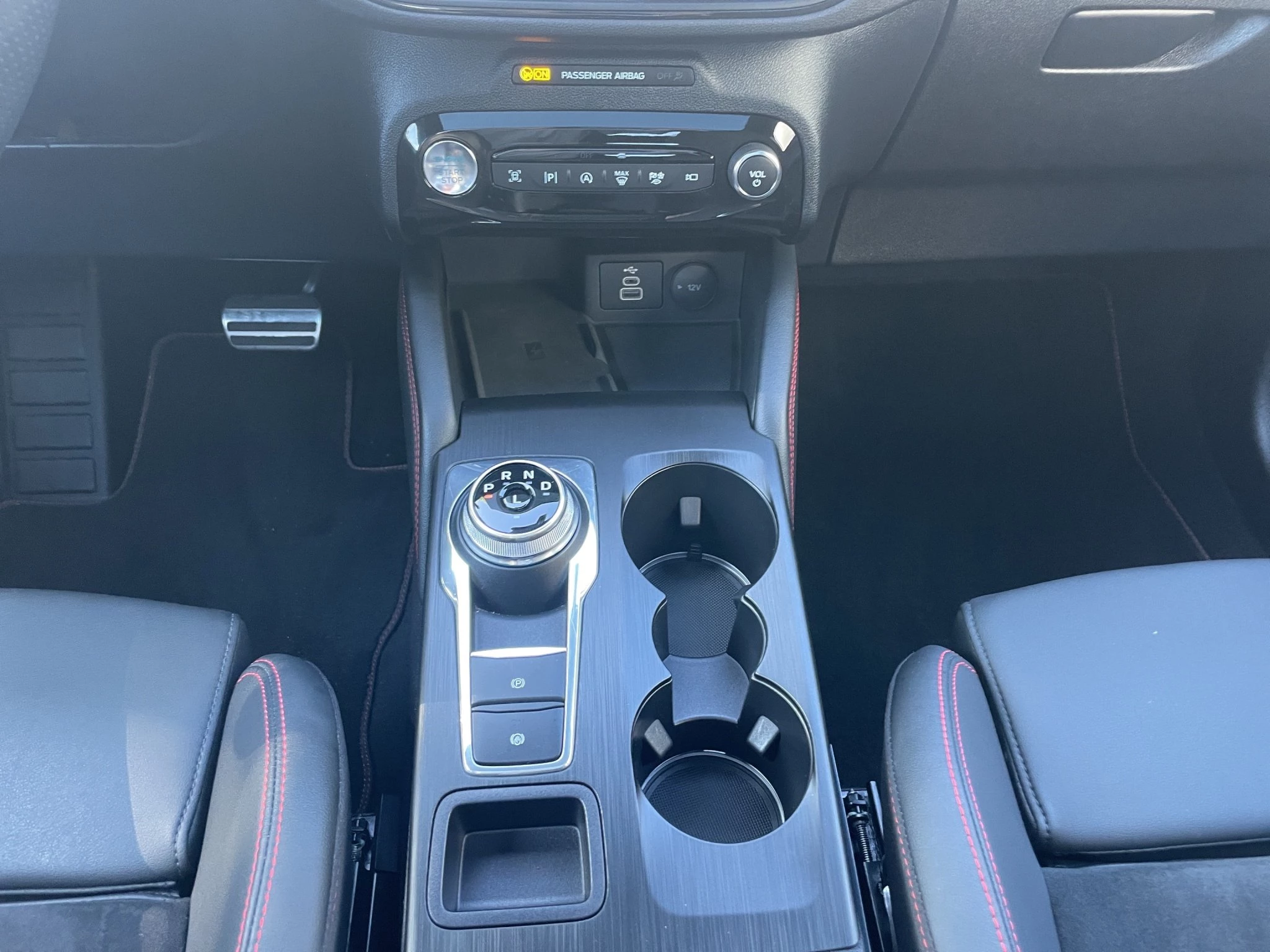 Ford Kuga ST-Line X Aut.*PANO*AHK*360GRAD*LED-MATRIX*NAVI*GRA*WINTER-PKT.
