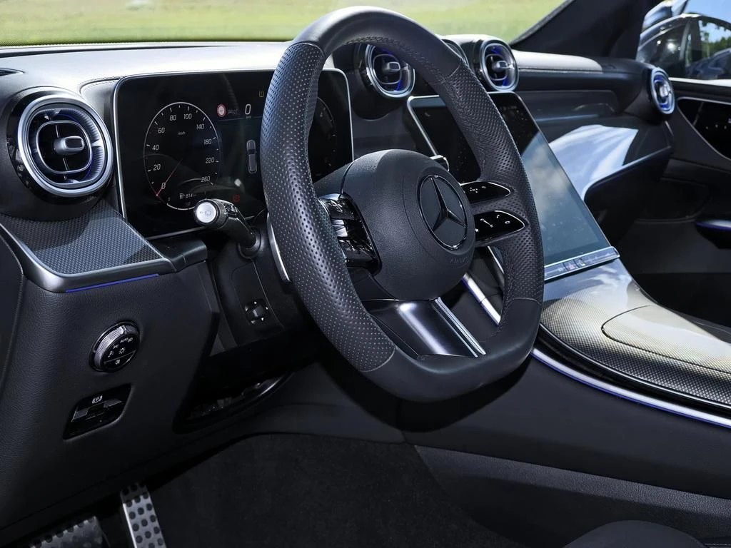 Mercedes-Benz-GLC 300 d-image-9
