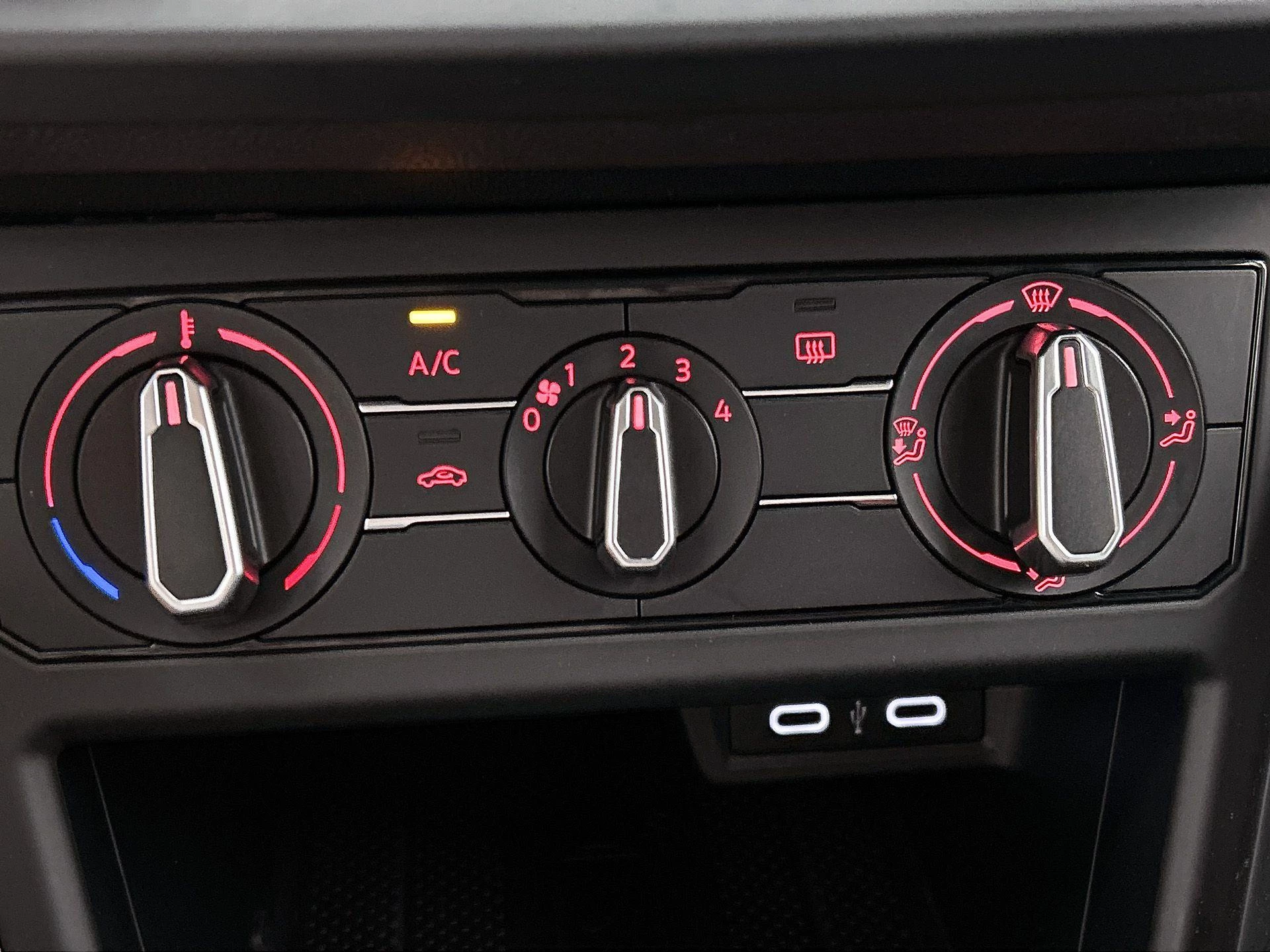 Volkswagen-Polo-image-17