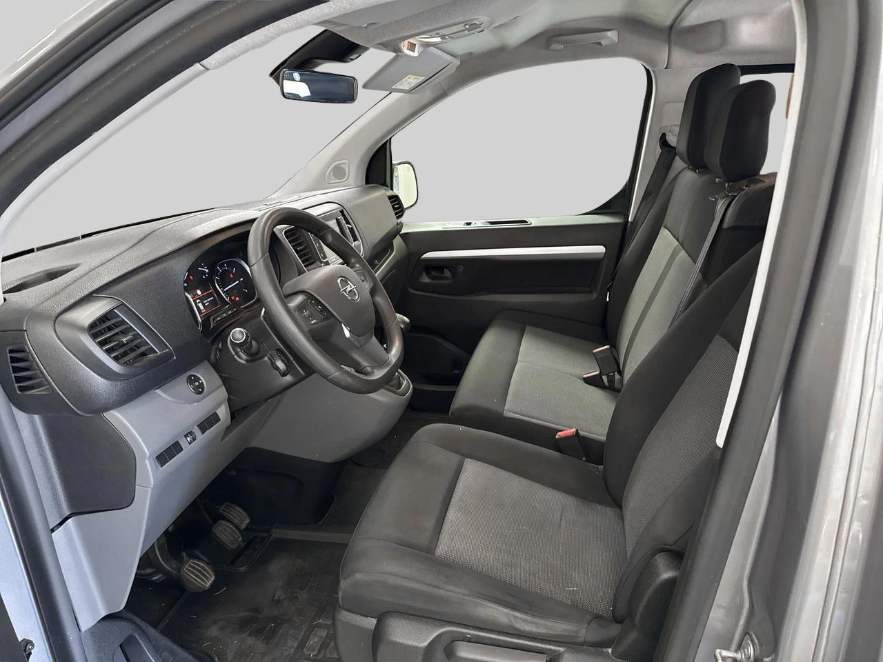 Opel-Vivaro-image-7