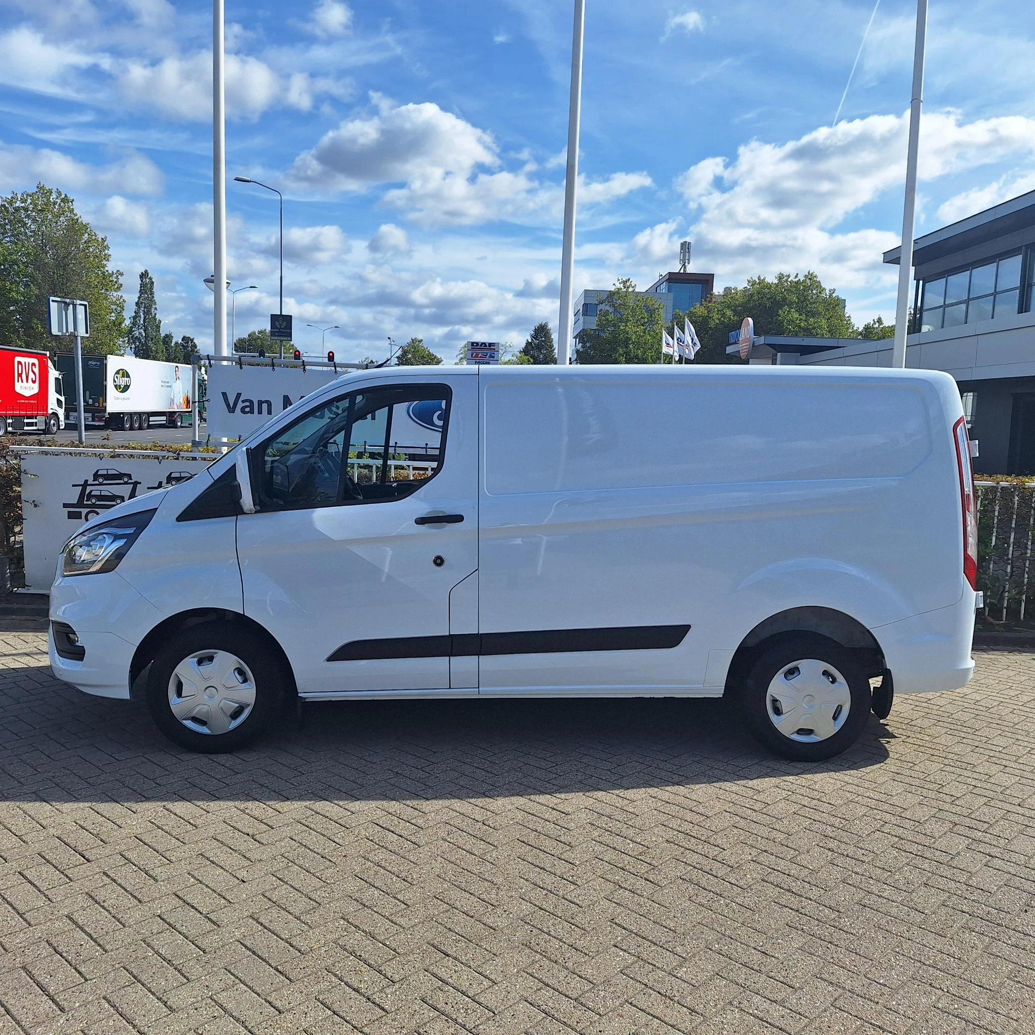 Ford-Transit Custom-image-3