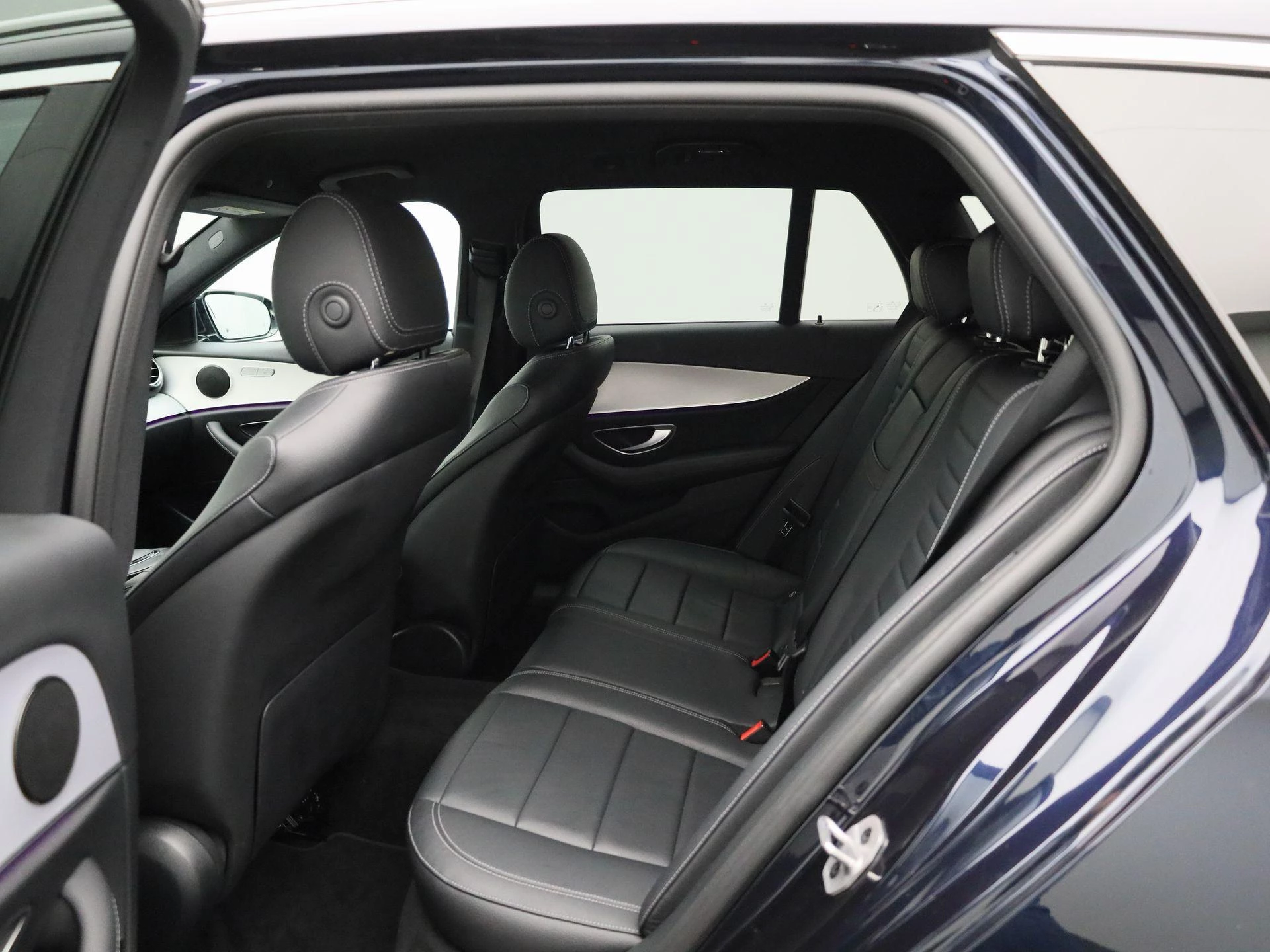 Mercedes-Benz-E-Klasse-image-9
